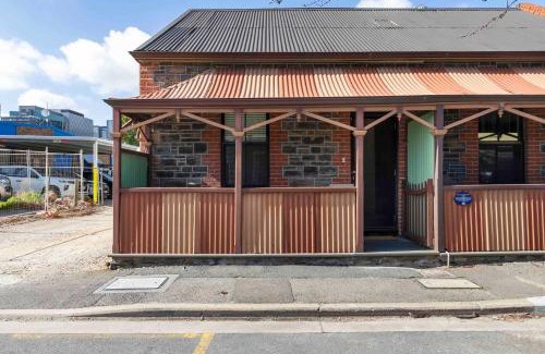 Adelaide Central Business District Apartment | Oakley Cottage, Adelaide CBD