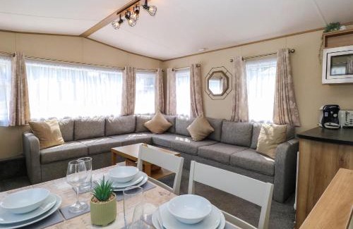 Hopton House | Oakley Retreat