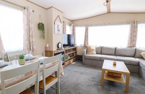 Hopton House | Oakley Retreat