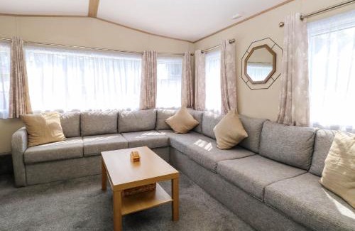Hopton House | Oakley Retreat