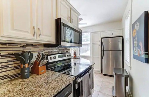 Hyde Park House | Pet-Friendly Oakley Square 3BR with Fire Pit & Perfect Rating