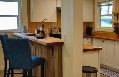 Oakridge Apartment | Adventure Awaits at Oakridge Studio: Pet-Friendly Getaway