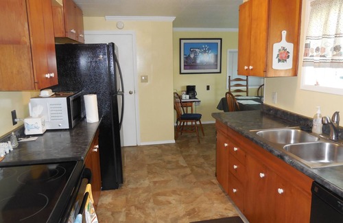 Oakridge House | Discover Oakridge Orchard Oasis: Pet-Friendly Retreat