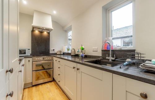 Ambleside House | Discover Oakroyd: A Family and Pet-Friendly Retreat