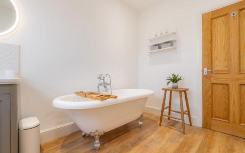 Ambleside House | Discover Oakroyd: A Family and Pet-Friendly Retreat
