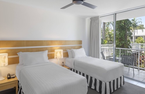 Port Douglas Hotel | Relax at Oaks Port Douglas Resort - 4-Star Oasis with Pool