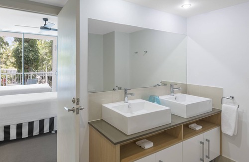Port Douglas Hotel | Relax at Oaks Port Douglas Resort - 4-Star Oasis with Pool