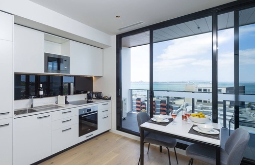 Geelong Hotel | R Hotel Geelong: 4-Star Comfort with Family-Friendly Amenities