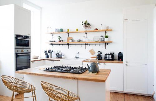 Paisley Apartment | Discover Oakshaw Apartment: Family-Friendly Stay with Top Ratings