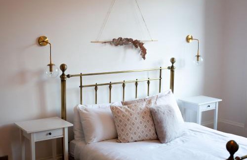 Paisley Apartment | Discover Oakshaw Apartment: Family-Friendly Stay with Top Ratings