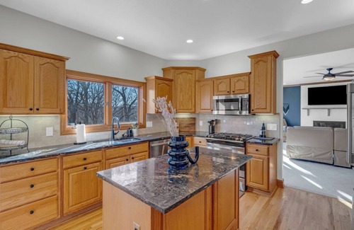 Grimes House | Oaktree Haven - Luxurious Nature Retreat