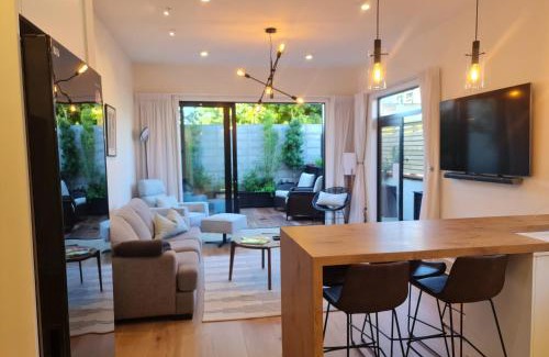 Nelson City Centre Villa | Family-Friendly Retreat at Oaktree House - 4-Star Comfort