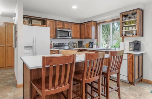 Central Oregon House | Discover Oakway Oasis: Family-Friendly Near Autzen/U of O