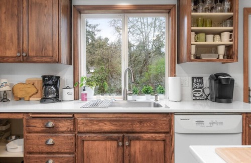 Central Oregon House | Discover Oakway Oasis: Family-Friendly Near Autzen/U of O