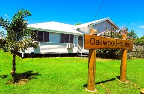 Tambo House | Family-Friendly Oakwood House: 5 Bedrooms, Netflix & WiFi