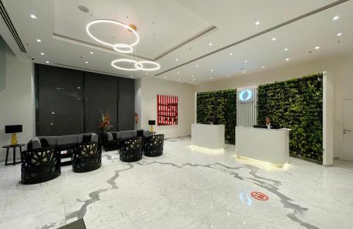 Palm Meadows Hotel | Elegant Oakwood Residence Whitefield: Pet Friendly & Pool