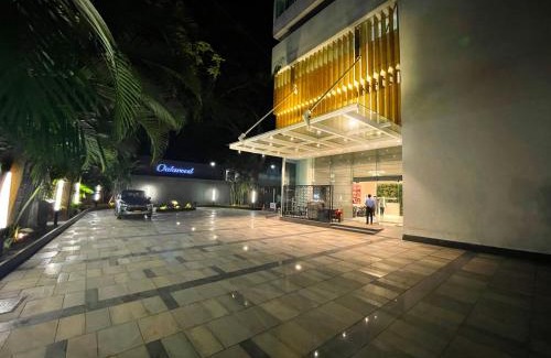 Palm Meadows Hotel | Elegant Oakwood Residence Whitefield: Pet Friendly & Pool