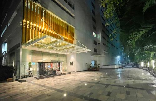 Palm Meadows Hotel | Elegant Oakwood Residence Whitefield: Pet Friendly & Pool