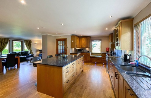 Drymen Cottage | Spacious Oakwoods House: Ideal for Families with Pets
