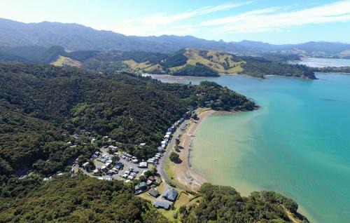 Coromandel Resort | Oceanfront Escape at Oamaru Bay Tourist Park, Rated 9/10