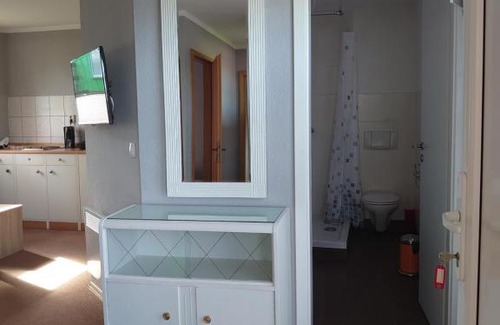 Dahmen House | Discover Oase am See Heimat: Pet-Friendly Oceanfront Retreat