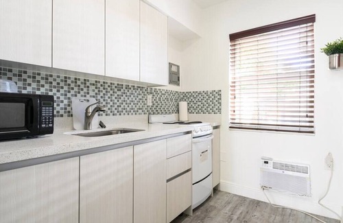 Edgewater Apartment | Oasis-15: 5 Min to Miami Beach with Spa & Kitchen Amenities