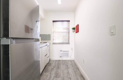 Edgewater Apartment | Prime Oasis Studio near Miami Beach with Spa Amenities