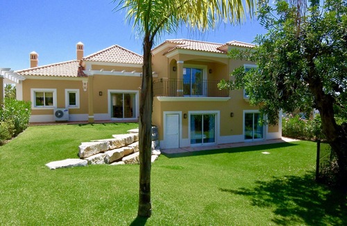 Sesmarias Villa | Escape to Oasis 6 Villa with Private Pool & Ocean View