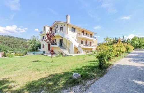 Serres Apartment | Inviting Oasis Acropolis Serres Near City Center, 9.3/10
