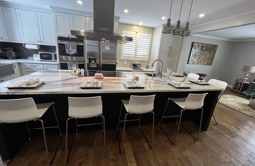 Halton Regional Municipality House | Tranquil Oasis Ambiance with Pool & Ocean Views - Rated 9.8