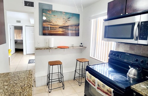 Royal Poinciana Hotel | Pet-Friendly Oasis at Hollywood with Pool & Spa Access