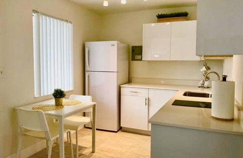 Royal Poinciana Hotel | Top-Rated Oasis at Hollywood with Pool and Family Amenities