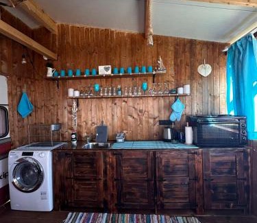 Kiten Other | Family-Friendly Oasis Blue in Lozenets, Perfect for Pets
