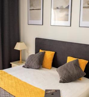 Villajoyosa Apartment | Premier Apartment Near Finestrat Beach with Pool & Wi-Fi