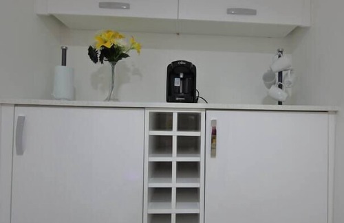 Reading City Centre Apartment | CozyNest Oasis: Central Flat with Kitchen & Breakfast