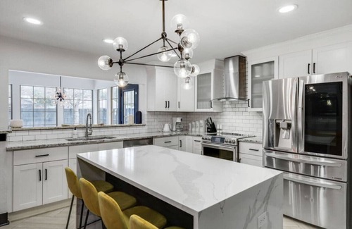 North Central Carrollton House | Relaxing Oasis: Cozy 5BR with Pool, BBQ & Cinema