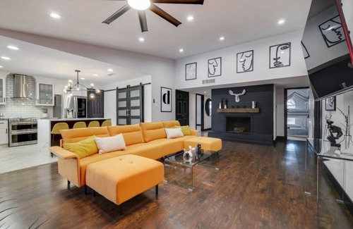 North Central Carrollton House | Relaxing Oasis: Cozy 5BR with Pool, BBQ & Cinema