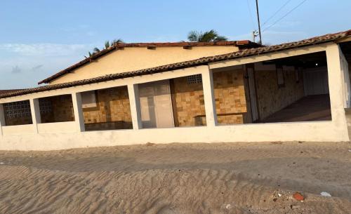 Zumbi House | Beachfront Oasis De Areia: Family-Friendly with Pool Access