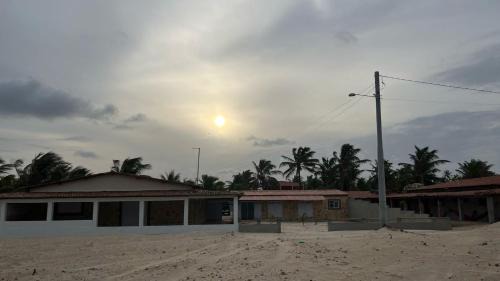 Zumbi House | Beachfront Oasis De Areia: Family-Friendly with Pool Access