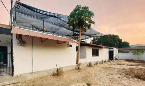 Tolu House | Pet-Friendly Oasis de Tolú: Family-Friendly Getaway Awaits