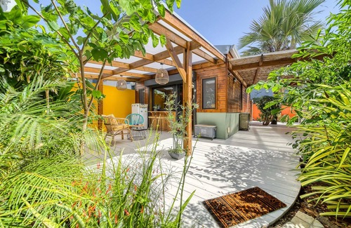 Etang Sale Les Bains House | Relaxing Oasis des Colibris Bungalow with Spa & Hot Tub