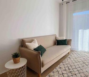 Cunit Apartment | Idyllic Oasis en la Playa: Pet & Child Friendly Retreat