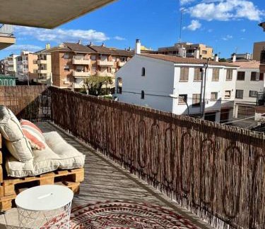 Cunit Apartment | Idyllic Oasis en la Playa: Pet & Child Friendly Retreat