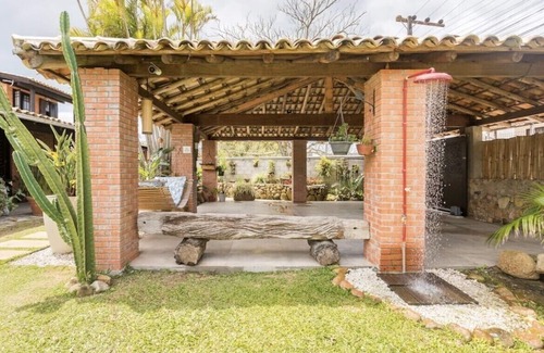 Garopaba House | Ideal Family Retreat with Pool, Spa & Pet-Friendly Amenities