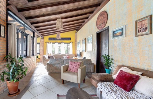 Garopaba House | Ideal Family Retreat with Pool, Spa & Pet-Friendly Amenities