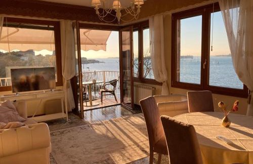 Santa Maria in Stelle Ski Chalet | Relaxing Oasis Golden Lagoon Chalet with Ocean View & Beach
