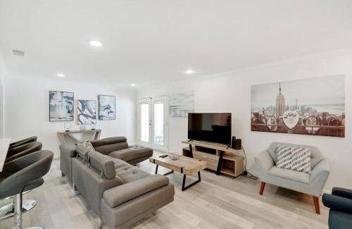 Grand Prairie House | Oasis Haven 5BR w Pool BBQ Gourmet Kitchen