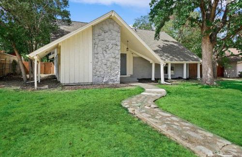 Grand Prairie House | Oasis Haven 5BR w Pool BBQ Gourmet Kitchen