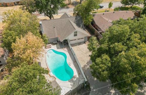 Grand Prairie House | Oasis Haven 5BR w Pool BBQ Gourmet Kitchen