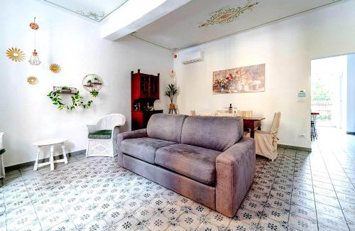 Historic Center Apartment | Relaxing Oasis in Bologna: Pet-Friendly with Ocean Views